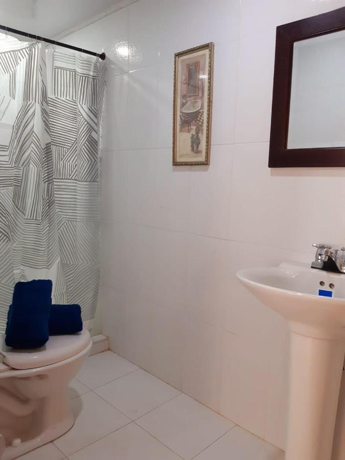 Joebi'S House Walking Distance To Rocky Cay Beach Ideal For Families Or Groups Buenavista  Exterior photo